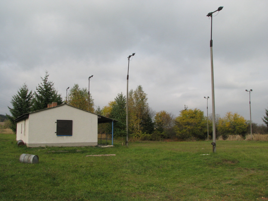 Stadion v bývalé cihelně.JPG